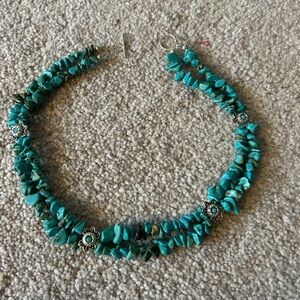 Chic Turquoise Stone Necklace with Silver Floral Details